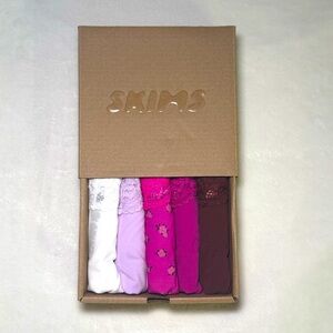 skims fits everybody lace dipped thong 5-pack